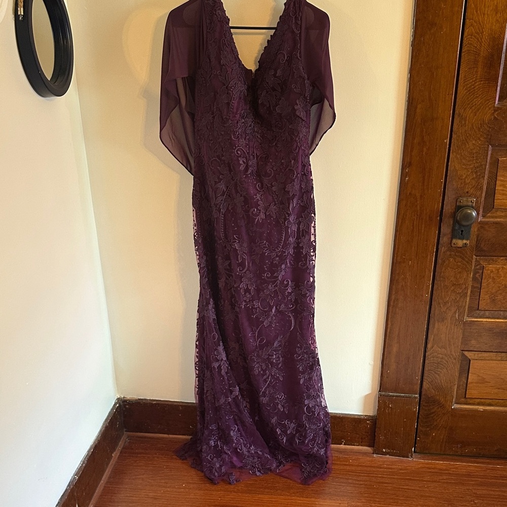 Elegant Purple Lace Evening Gown
